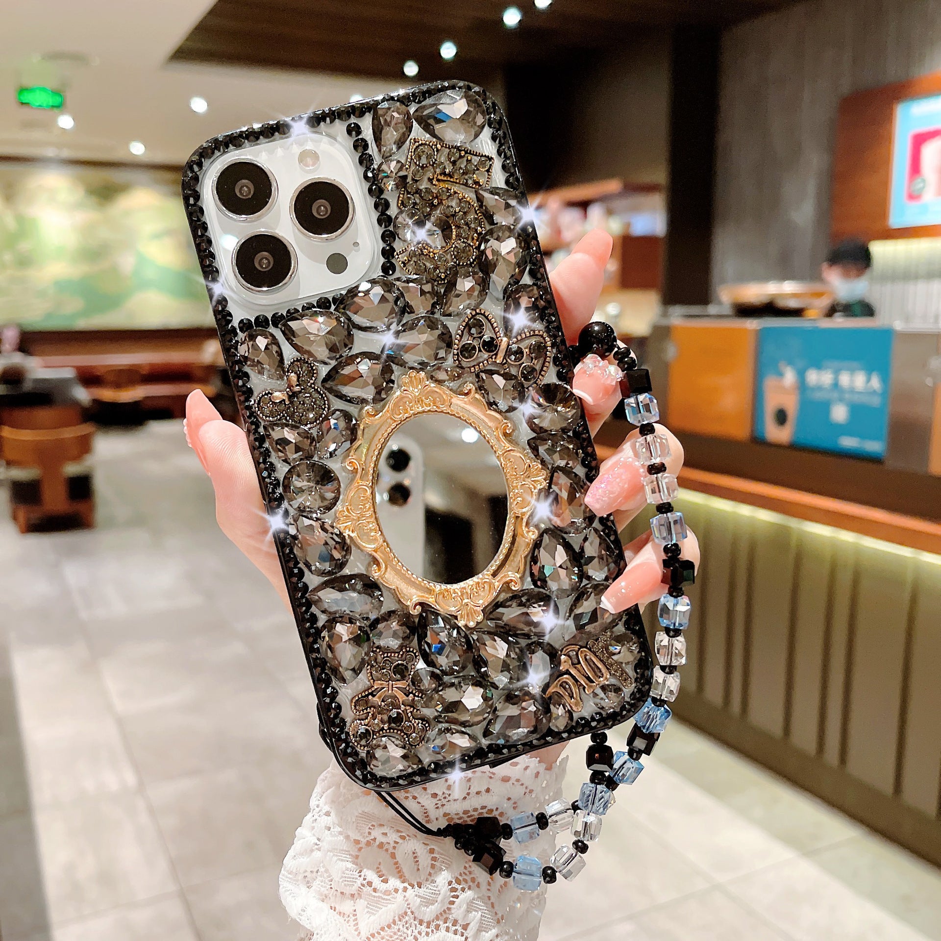 Luxury Rhinestone Phone Case for Women – All-Inclusive Protective Cover with Sparkling Design for iPhone & Android