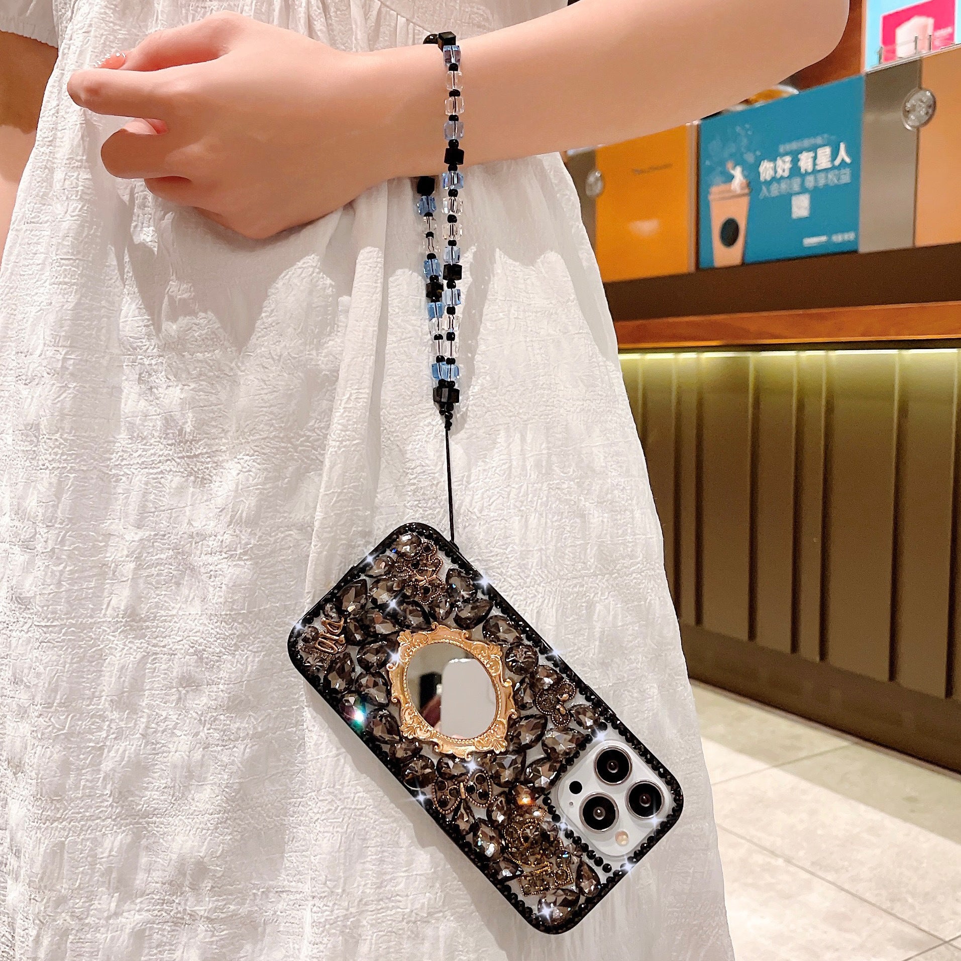 Luxury Rhinestone Phone Case for Women – All-Inclusive Protective Cover with Sparkling Design for iPhone & Android